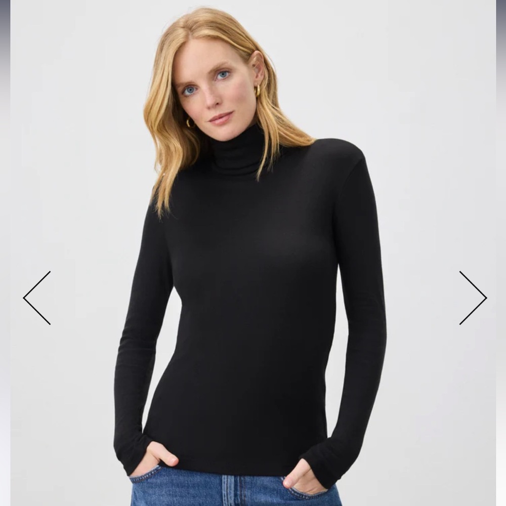 Splendid black turtleneck